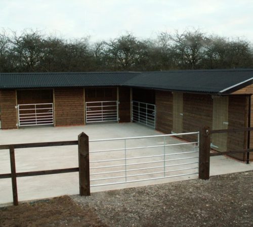 fixed-corner-shelters-with-gates-and-tack-room-horse-stable-block.jpg